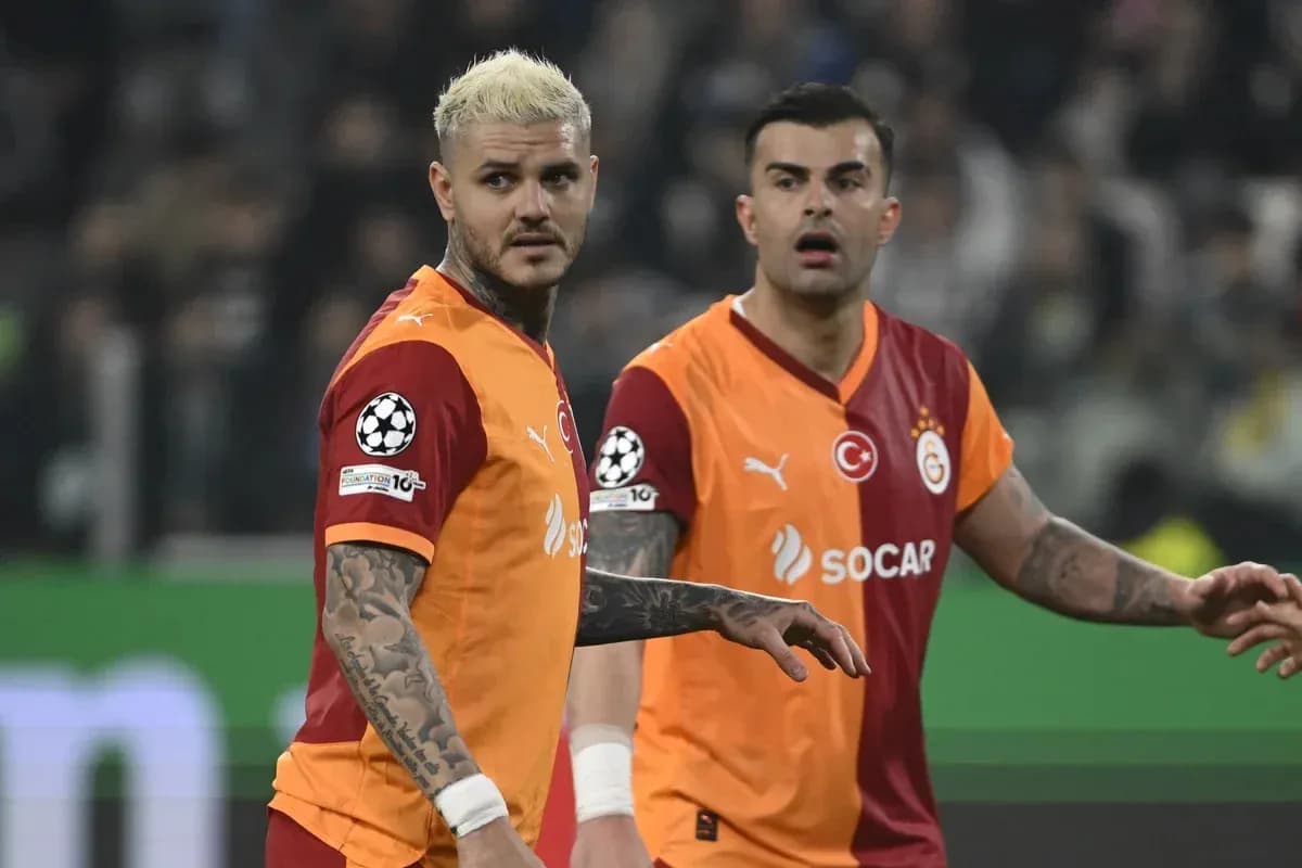 Jugadores de Galatasaray en el campo durante el partido Jugadores de Galatasaray en el campo durante el partido