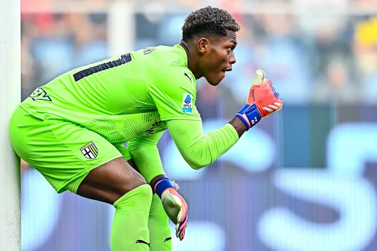 Portero de Parma señalando en el campo de juego Portero de Parma señalando en el campo de juego