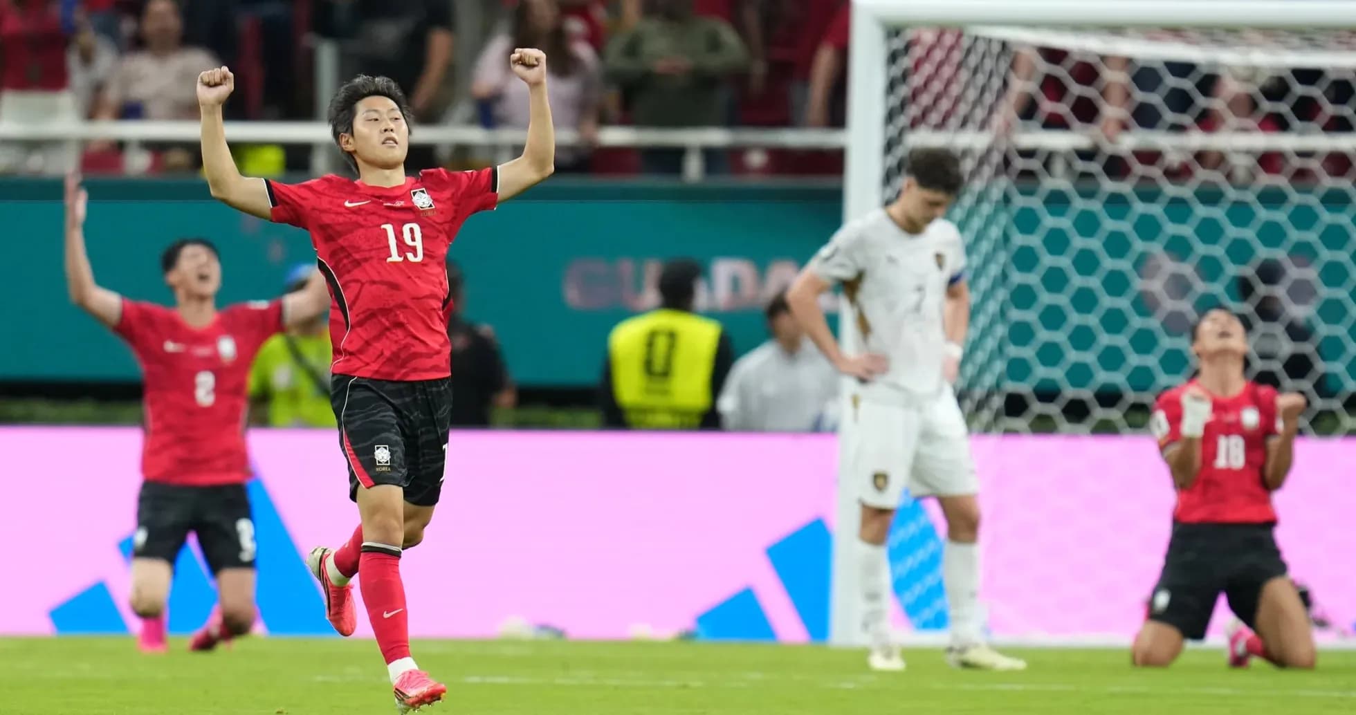 Jugador de Corea del Sur celebra un gol Jugador de Corea del Sur celebra un gol