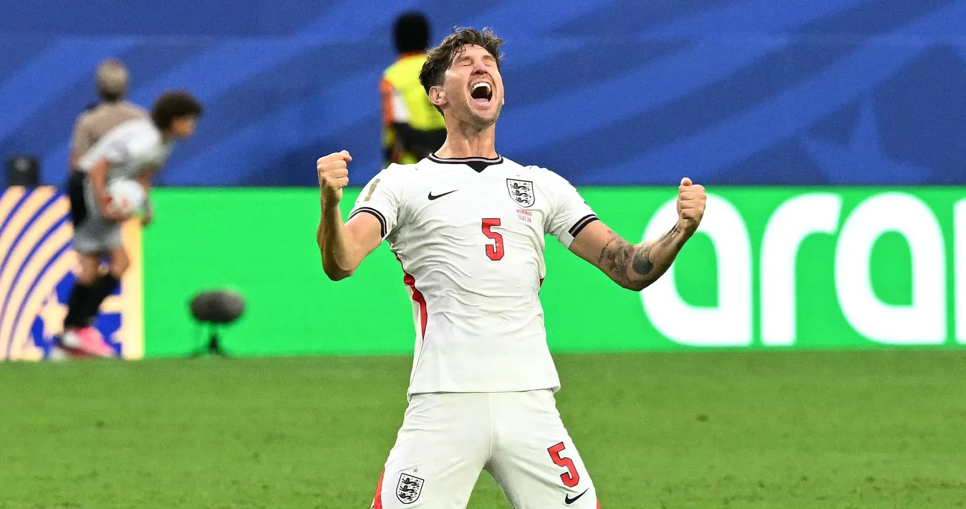 Jugador de Inglaterra celebrando en el campo de juego Jugador de Inglaterra celebrando en el campo de juego