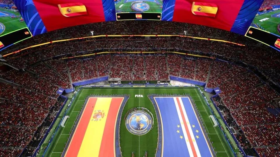 Estadio con banderas de España y Cabo Verde Estadio con banderas de España y Cabo Verde