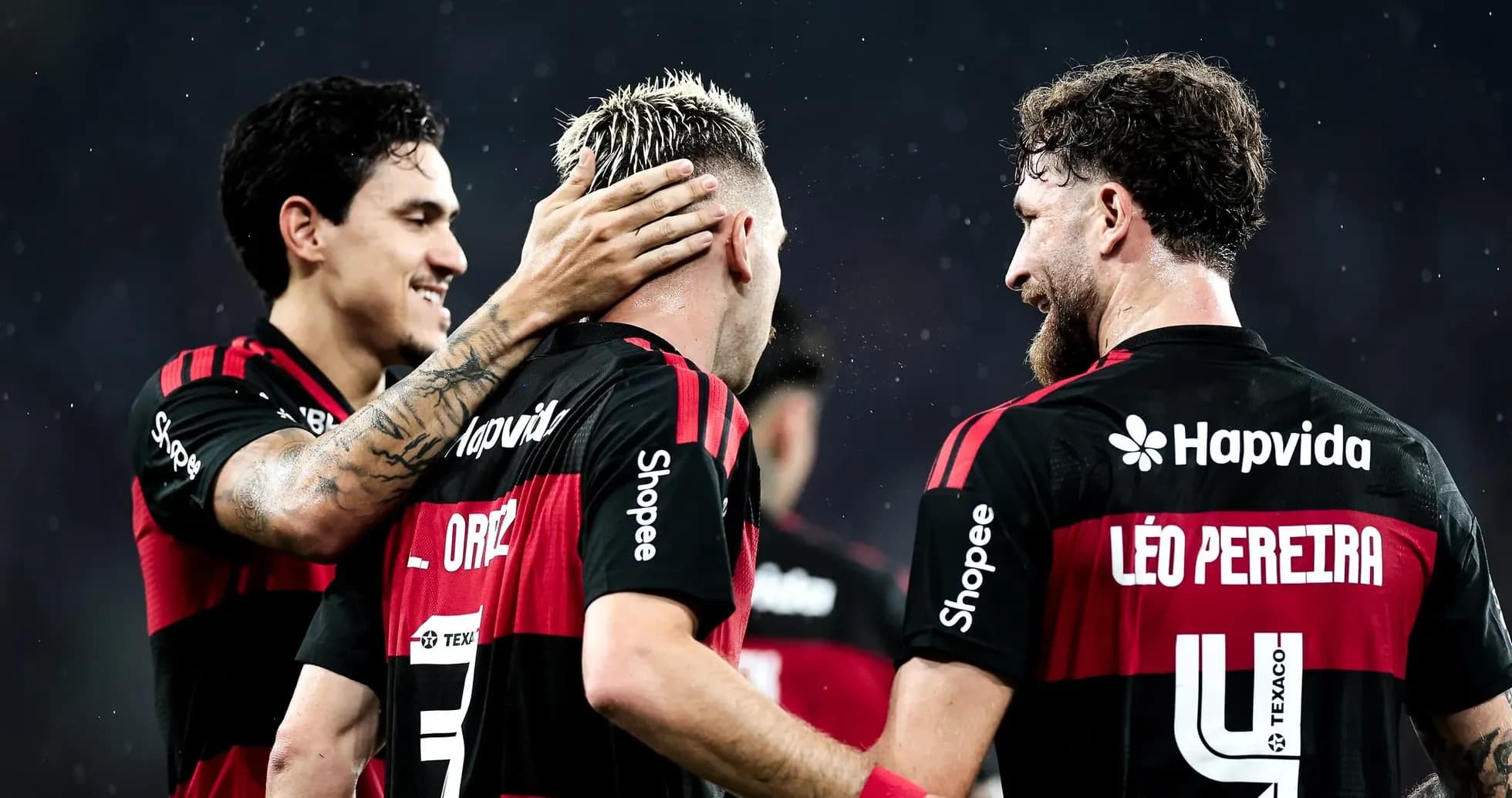 Jugadores de Flamengo celebrando un gol Jugadores de Flamengo celebrando un gol