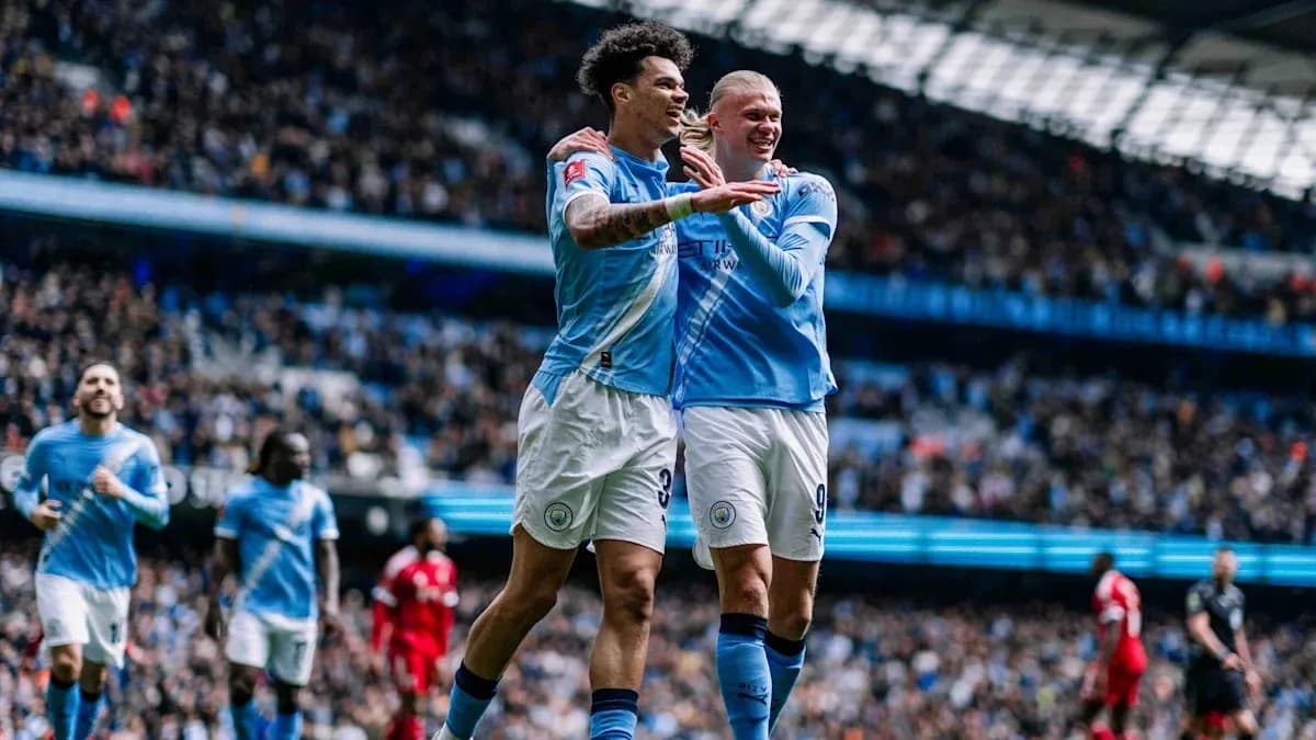 Jugadores de Manchester City celebrando un gol Jugadores de Manchester City celebrando un gol