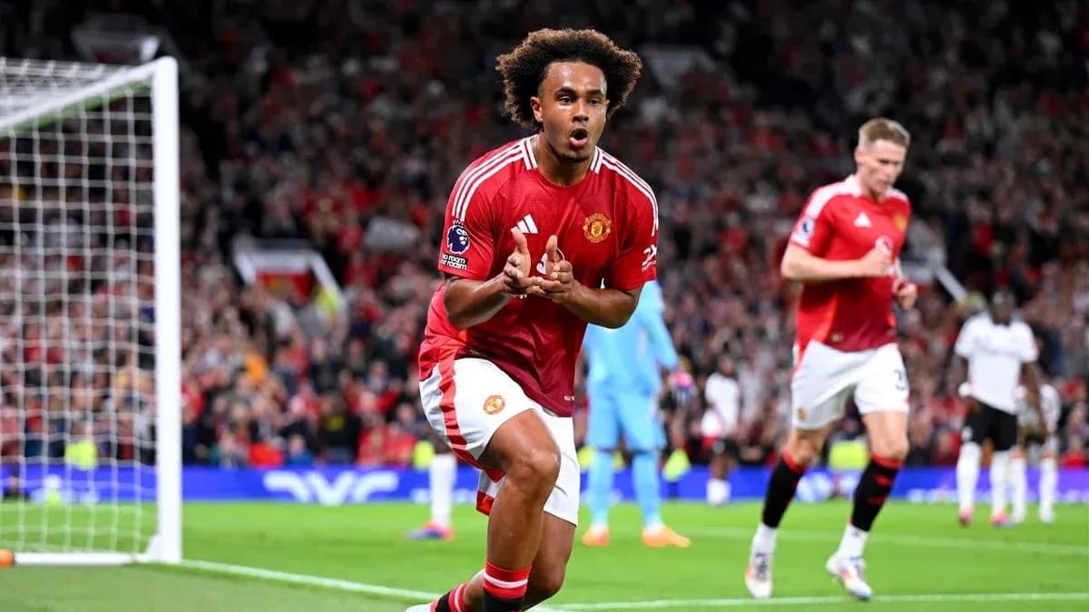 Jugador de Manchester United celebrando un gol en el estadio Jugador de Manchester United celebrando un gol en el estadio