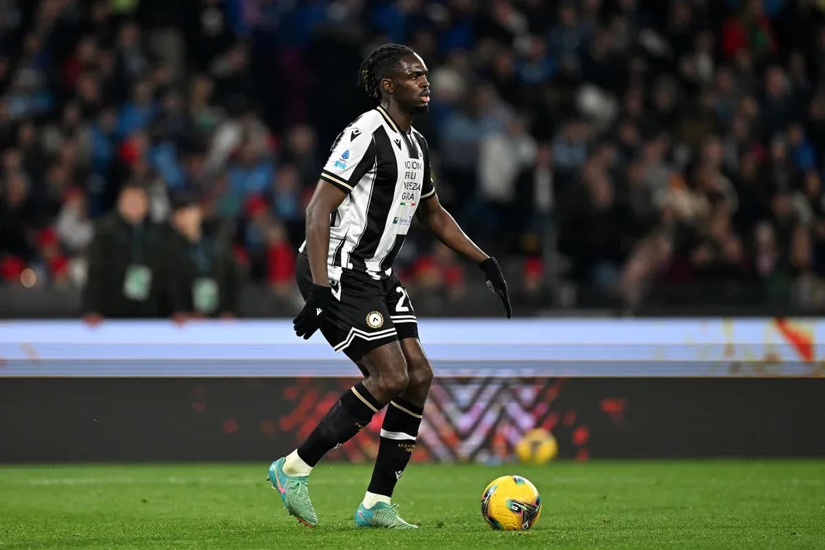 Jugador de Udinese en partido contra Napoli Jugador de Udinese en partido contra Napoli