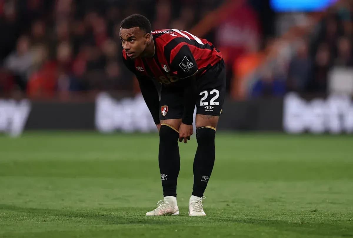 Jugador de Bournemouth en el campo durante el partido Jugador de Bournemouth en el campo durante el partido
