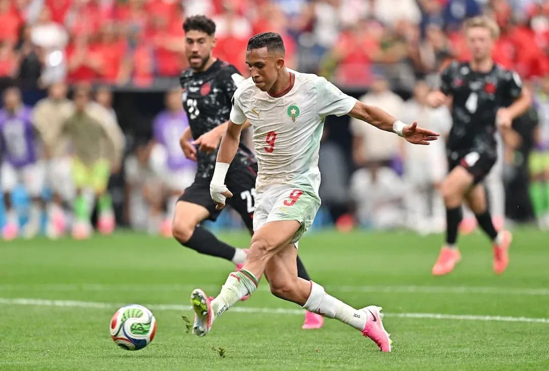 Jugador de Marruecos en acción durante el partido Jugador de Marruecos en acción durante el partido