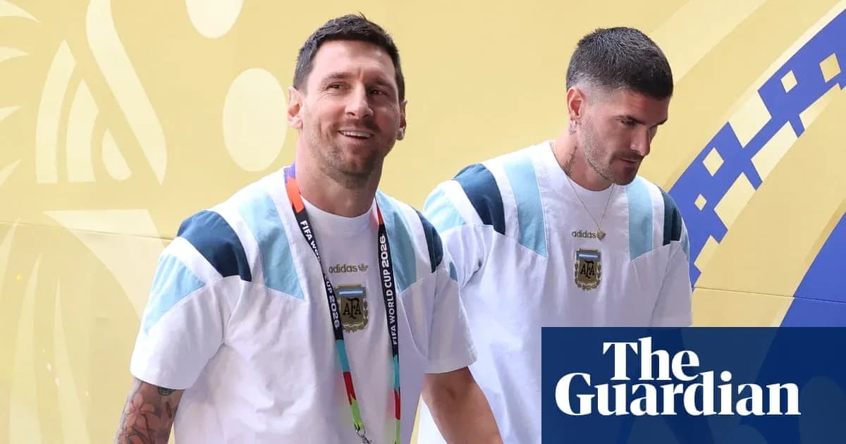 Lionel Messi y compañero llegando a evento deportivo Lionel Messi y compañero llegando a evento deportivo