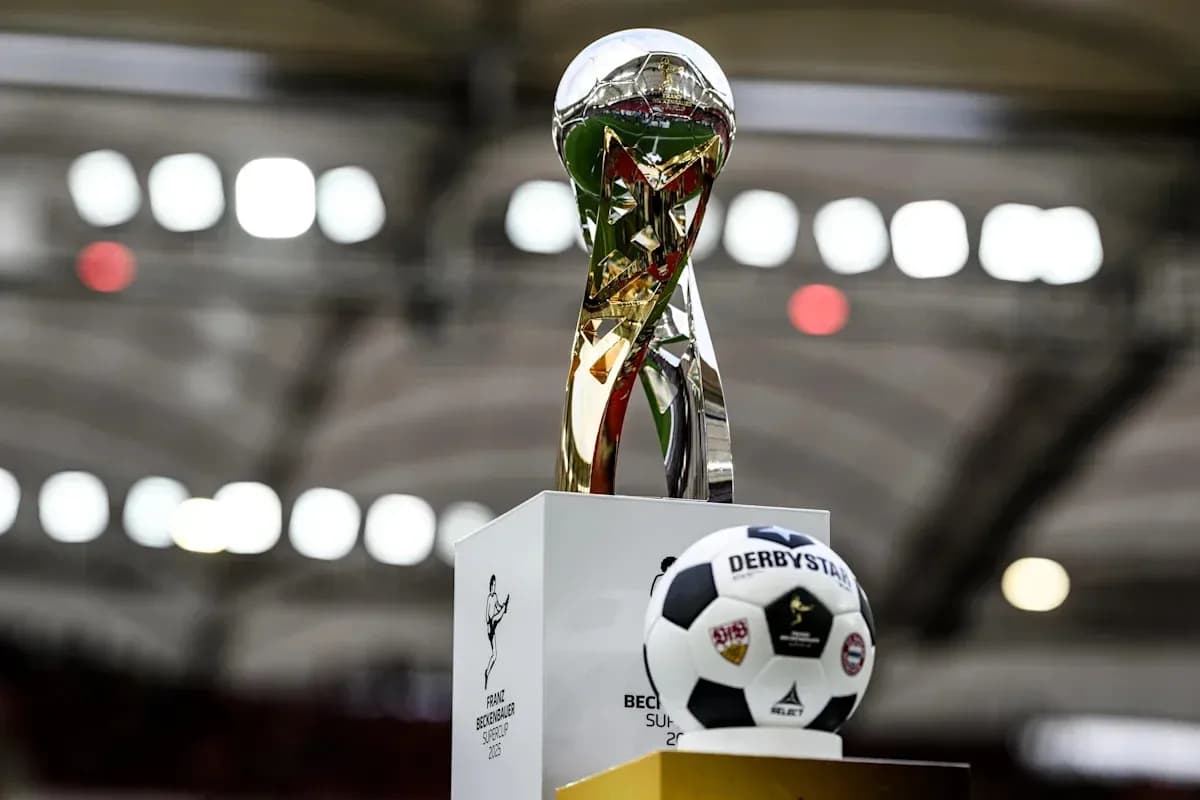 Trofeo del Franz Beckenbauer Supercup con balón Trofeo del Franz Beckenbauer Supercup con balón