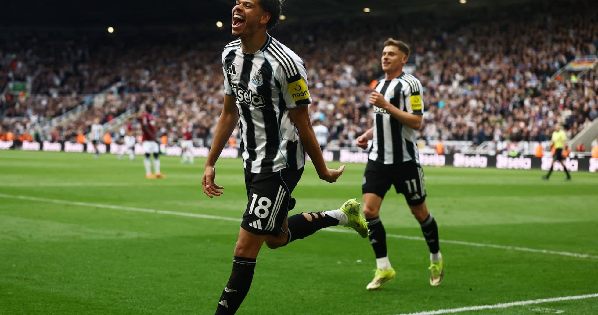 Jugador del Newcastle celebra un gol Jugador del Newcastle celebra un gol