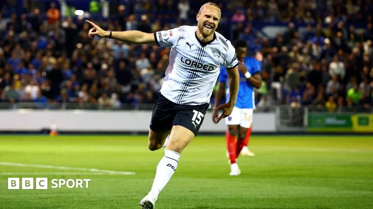 Jugador de Derby County celebrando un gol Jugador de Derby County celebrando un gol