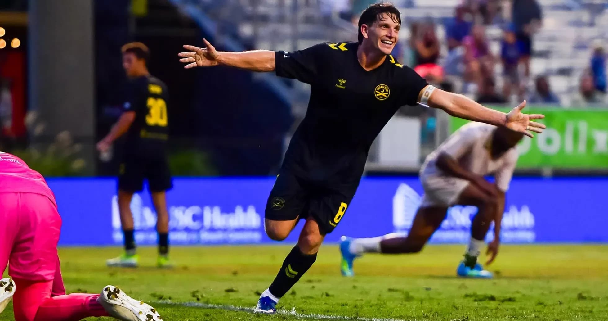 Jugador del Charleston Battery celebra un gol Jugador del Charleston Battery celebra un gol
