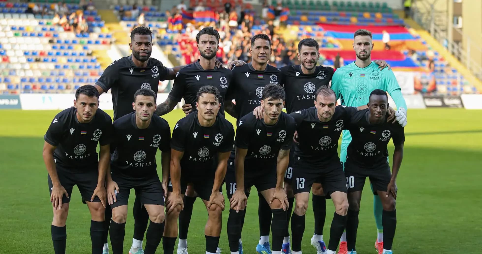 Equipo de Ararat-Armenia en el campo Equipo de Ararat-Armenia en el campo