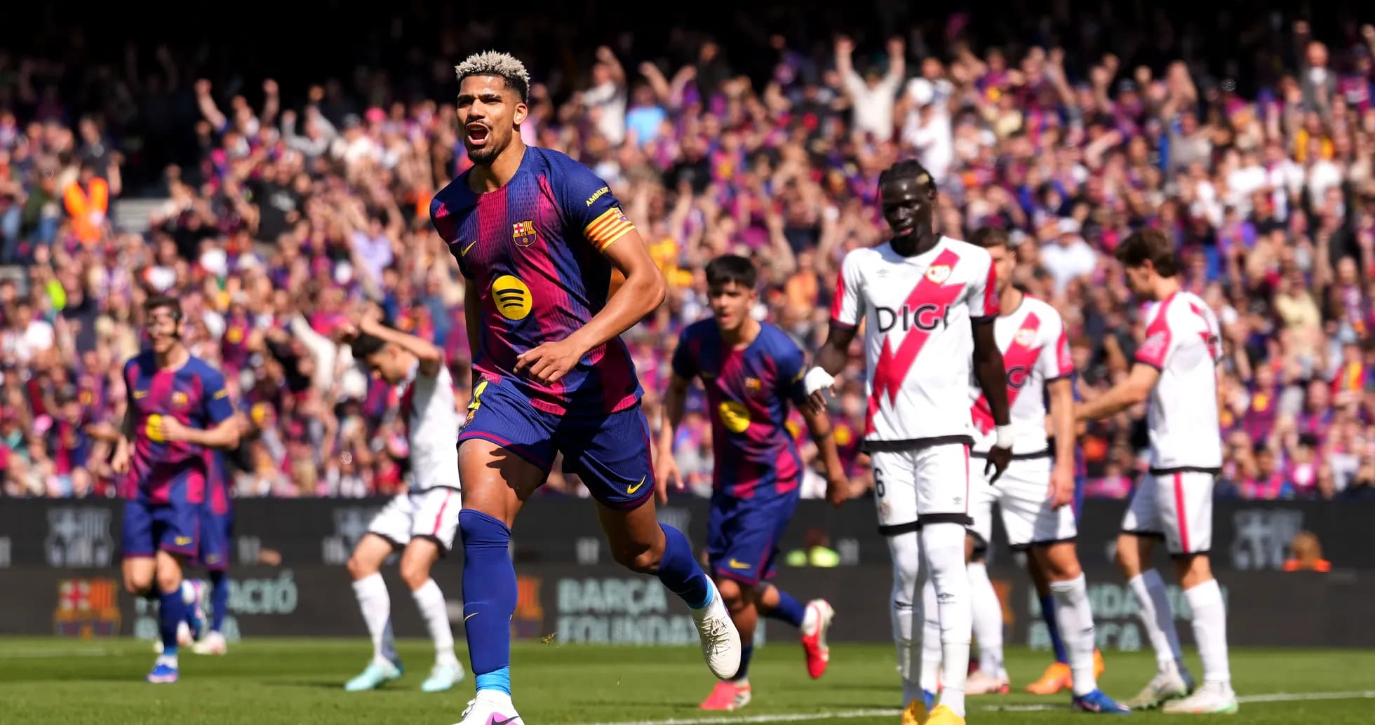 Jugadores de Barcelona celebrando un gol Jugadores de Barcelona celebrando un gol