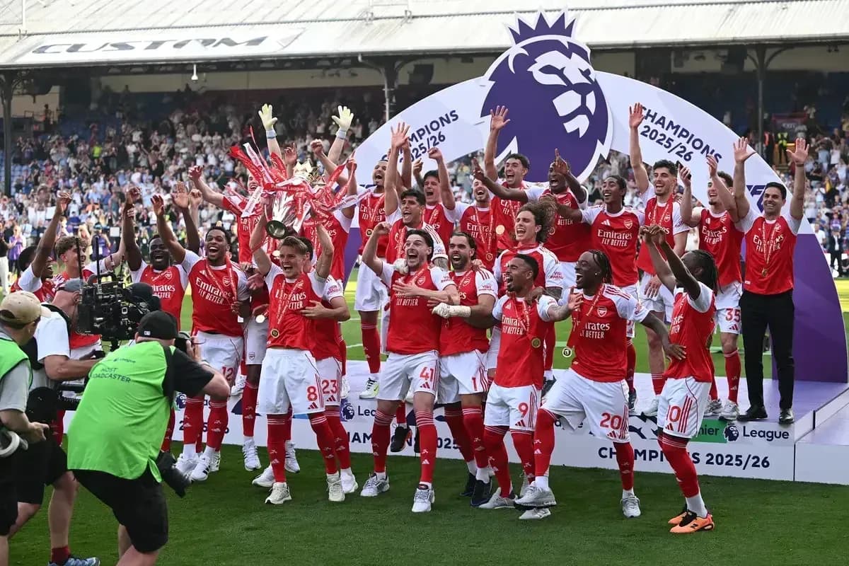 Jugadores de Arsenal celebrando el título de campeón Jugadores de Arsenal celebrando el título de campeón