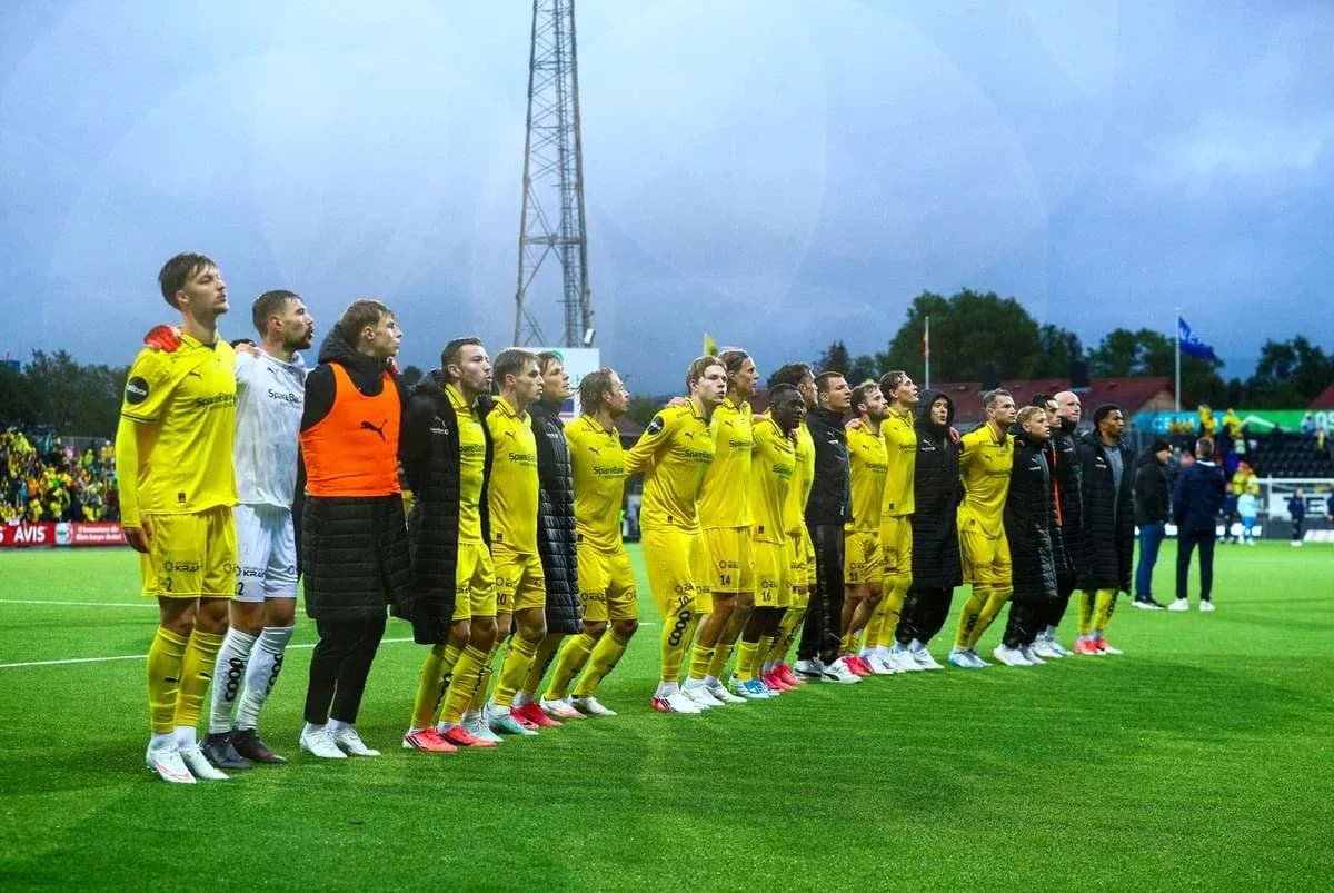 Jugadores de Bodo/Glimt en el campo Jugadores de Bodo/Glimt en el campo