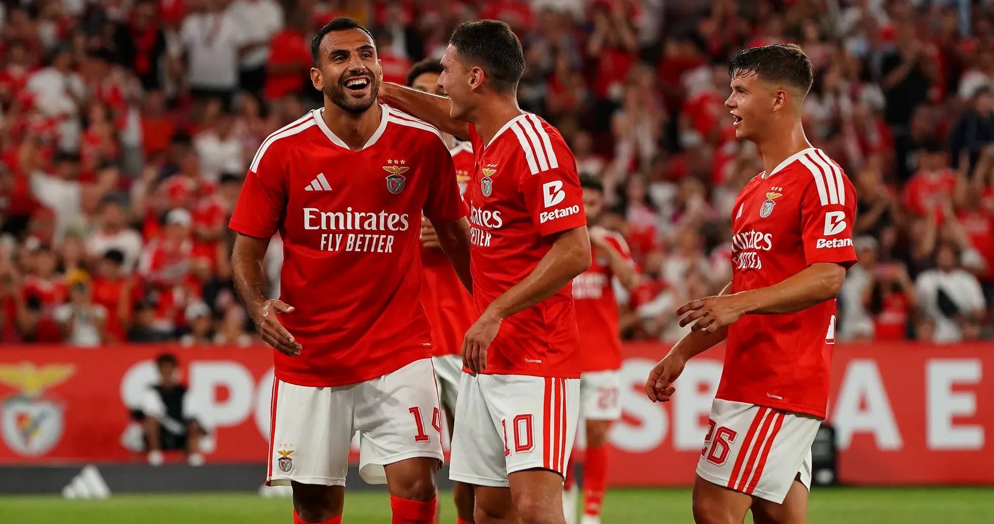 Jugadores del Benfica celebrando un gol Jugadores del Benfica celebrando un gol