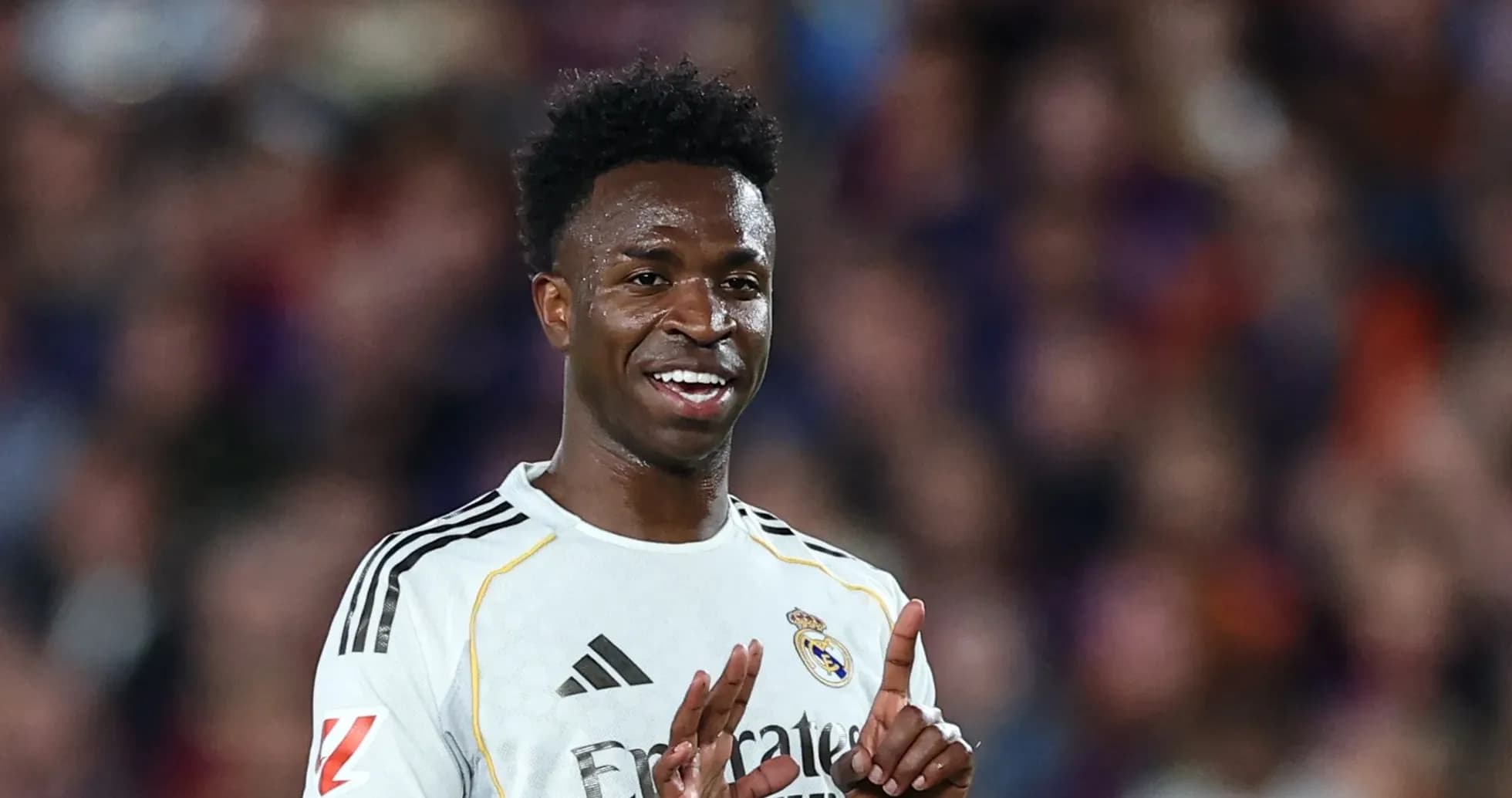 Jugador de Real Madrid mostrando gesto durante el partido Jugador de Real Madrid mostrando gesto durante el partido