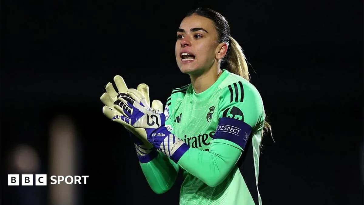 Portera de Real Madrid dirigiendo a su equipo Portera de Real Madrid dirigiendo a su equipo
