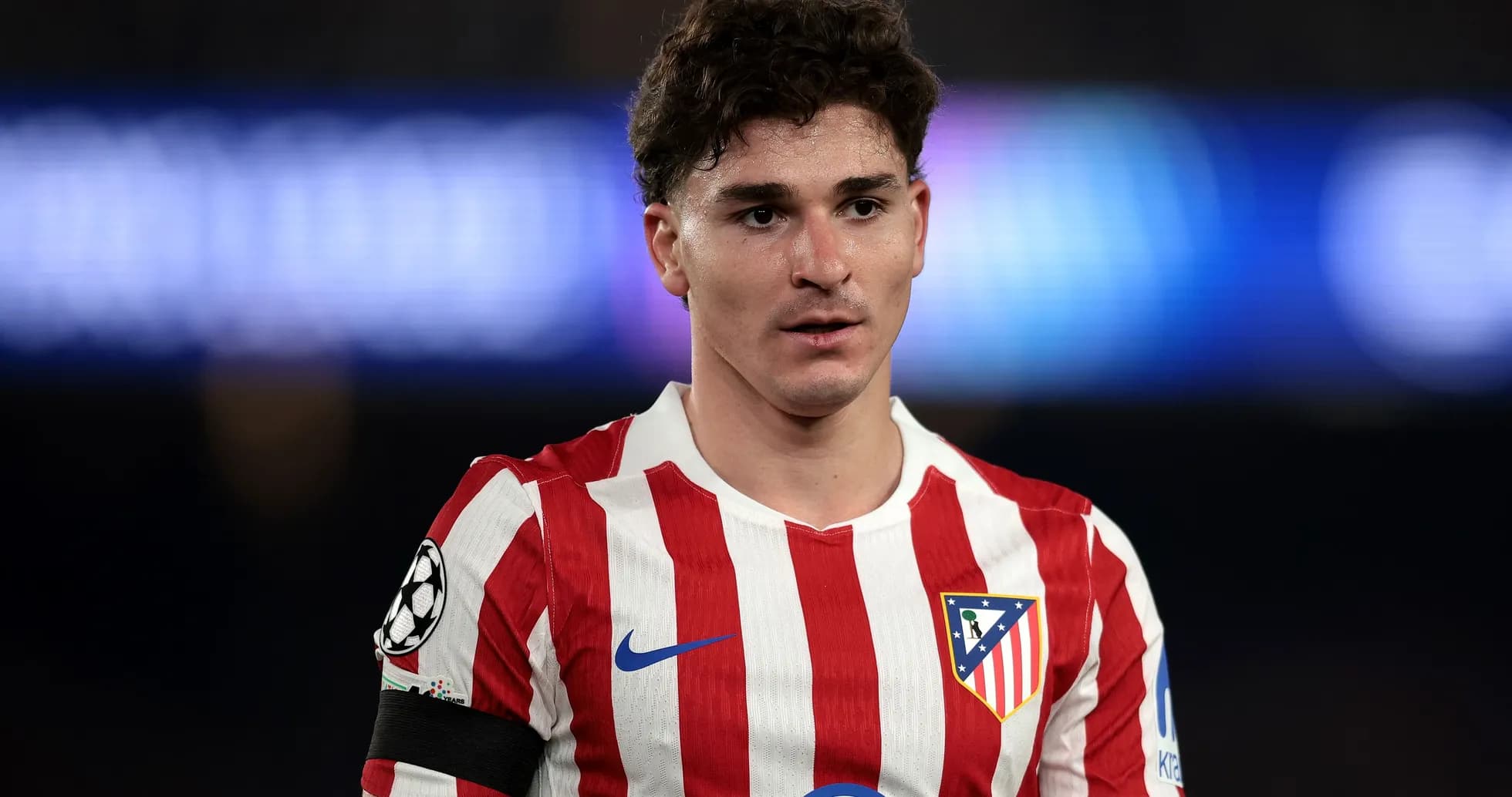 Jugador de Atlético de Madrid en el campo Jugador de Atlético de Madrid en el campo