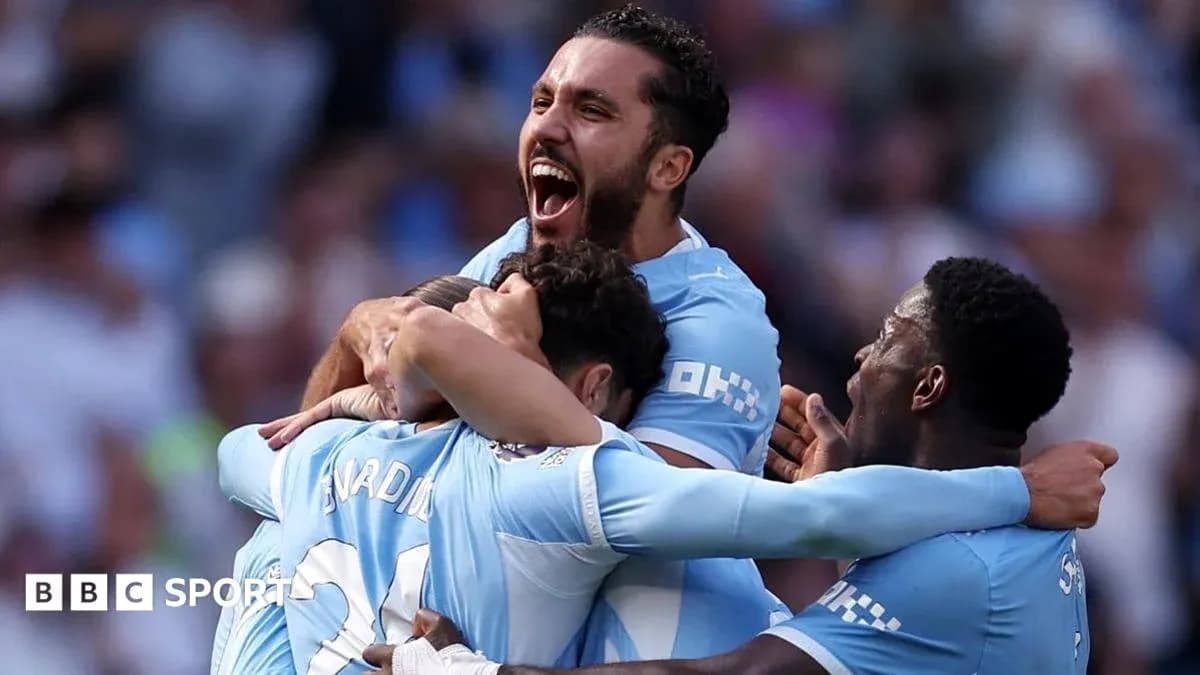 Jugadores de Manchester City celebrando un gol Jugadores de Manchester City celebrando un gol