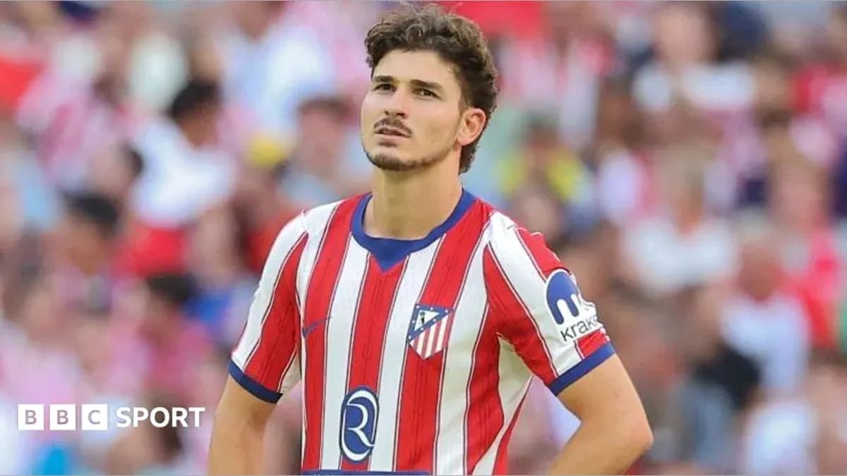 Jugador del Atlético de Madrid en el campo Jugador del Atlético de Madrid en el campo