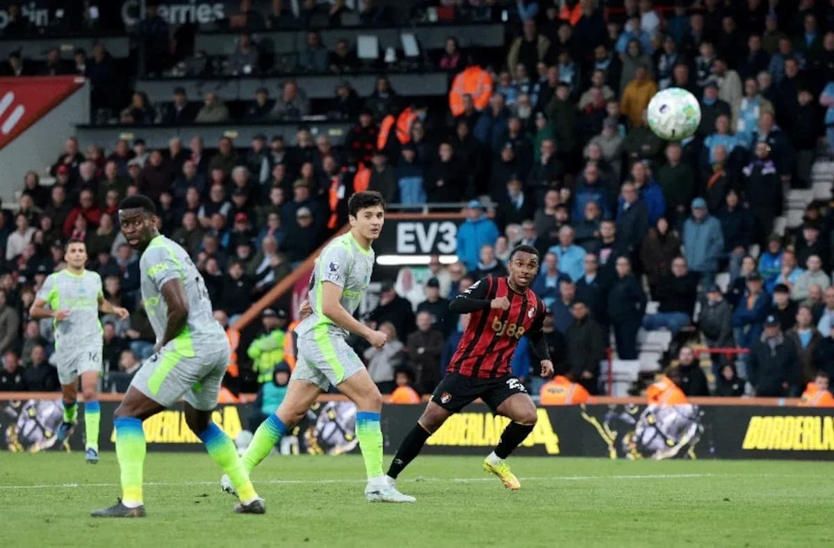 Jugadores de Manchester City y Bournemouth en acción Jugadores de Manchester City y Bournemouth en acción