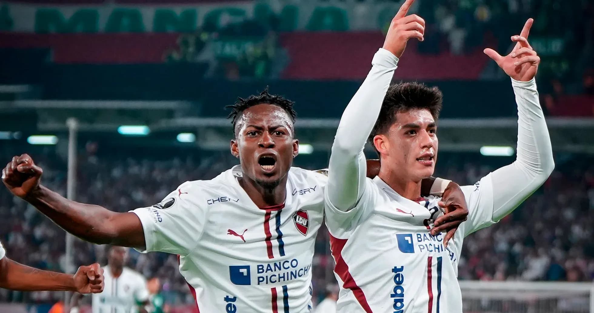 Jugadores de LDU de Quito celebrando un gol Jugadores de LDU de Quito celebrando un gol