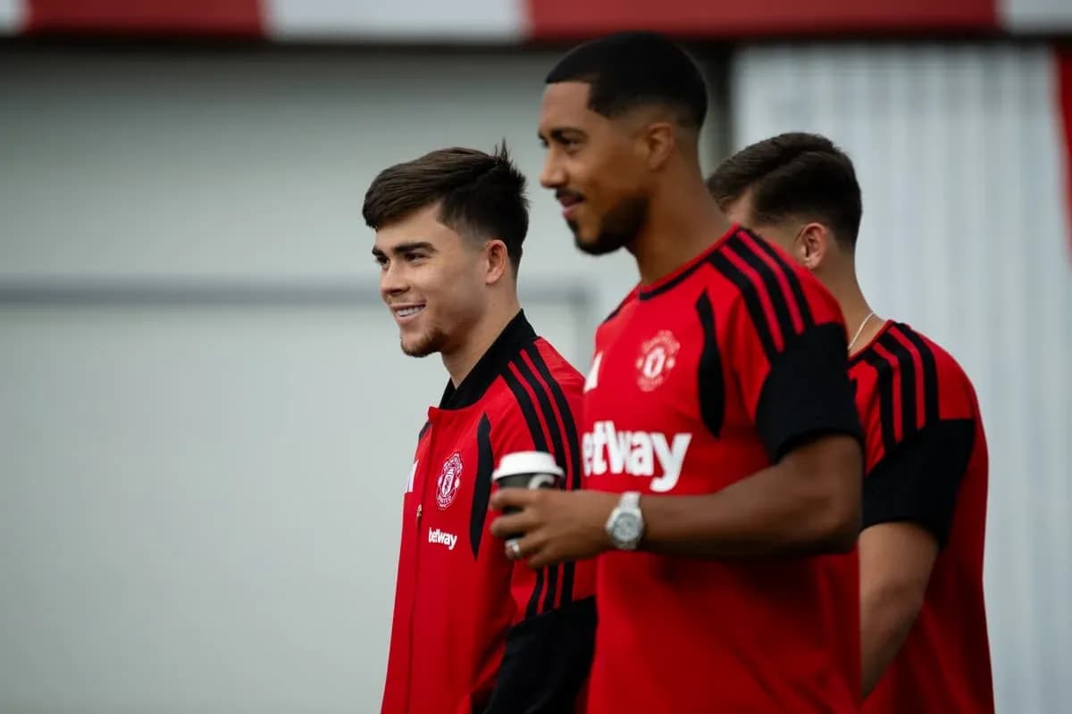 Jugadores de Manchester United en sesión de entrenamiento Jugadores de Manchester United en sesión de entrenamiento
