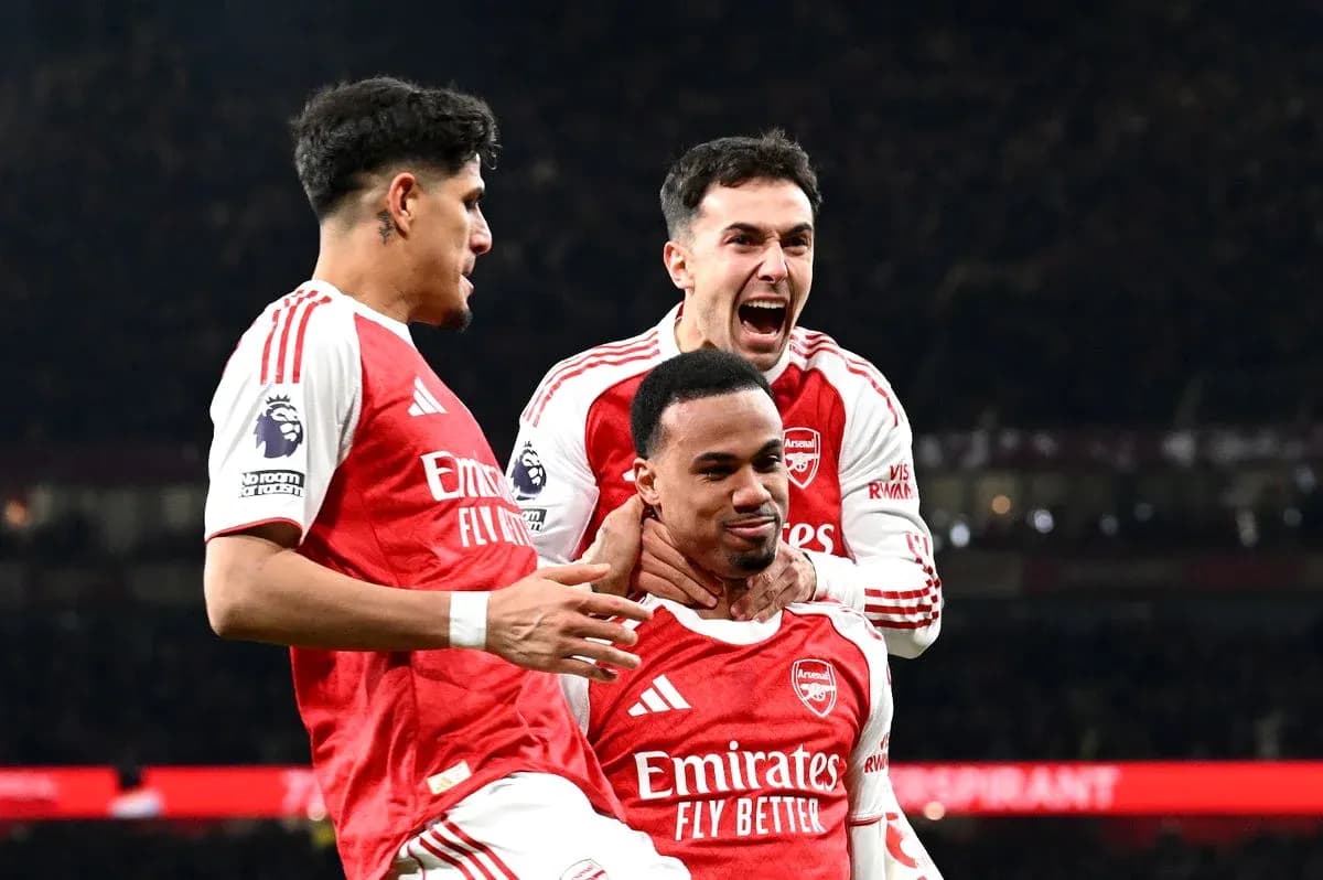 Jugadores de Arsenal celebrando un gol Jugadores de Arsenal celebrando un gol