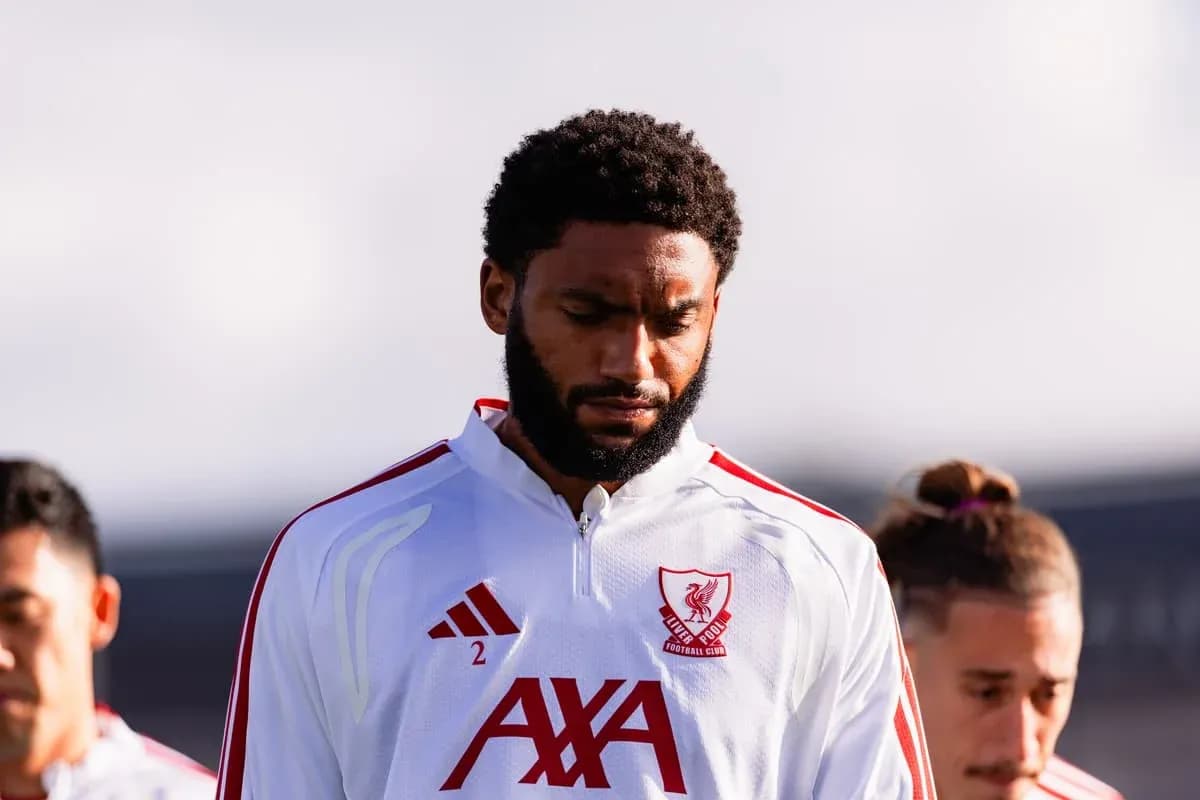 Jugador de Liverpool en la alineación antes del partido Jugador de Liverpool en la alineación antes del partido