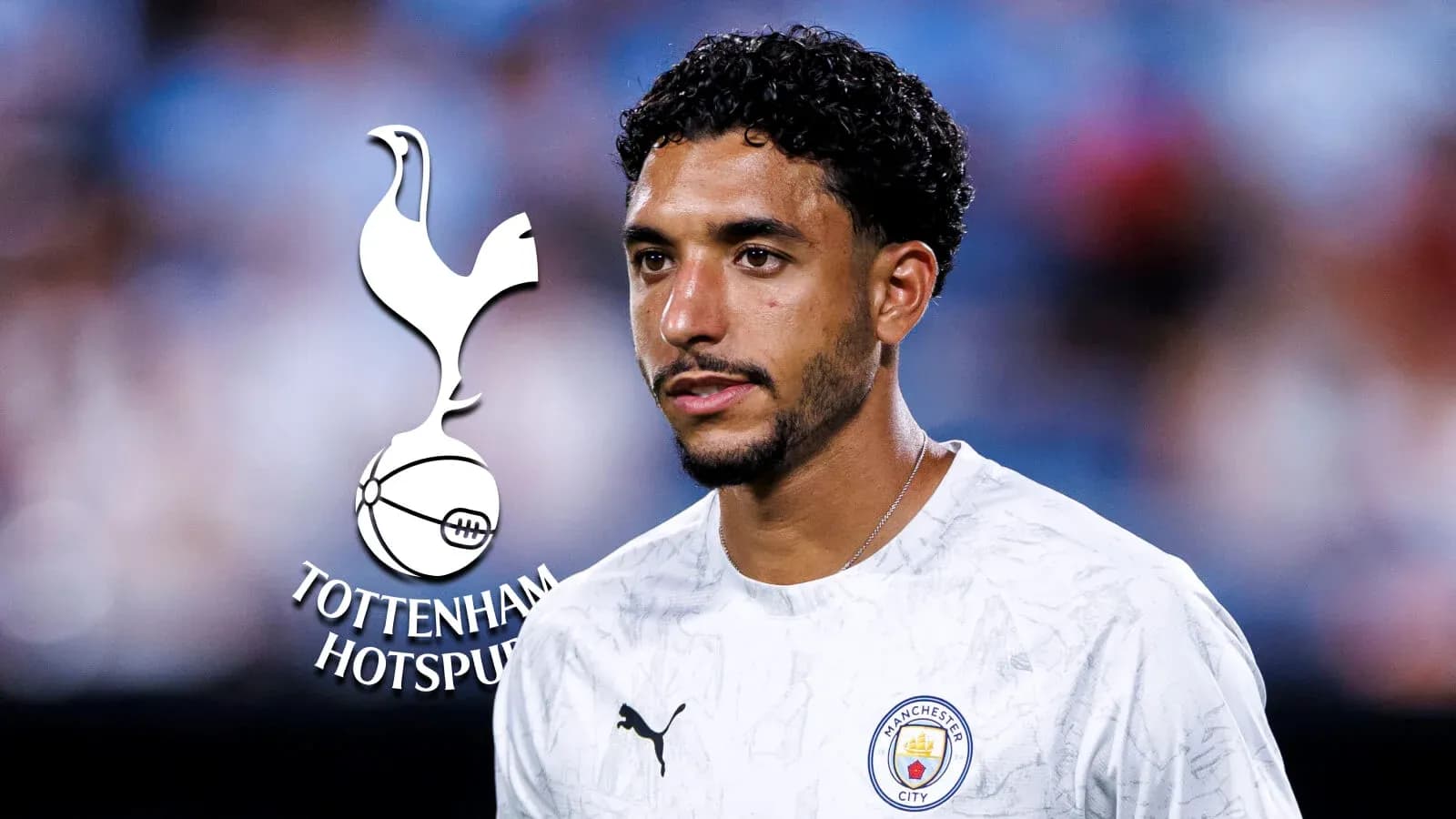 Jugador de Manchester City con camiseta blanca Jugador de Manchester City con camiseta blanca
