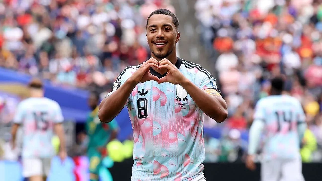 Jugador celebrando con un gesto de corazón Jugador celebrando con un gesto de corazón
