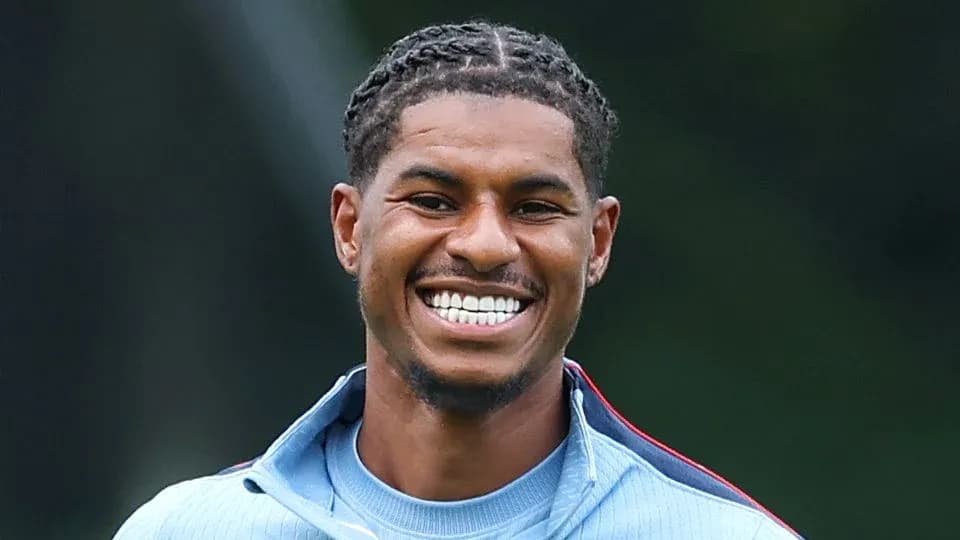 Jugador sonriendo durante sesión de entrenamiento Jugador sonriendo durante sesión de entrenamiento