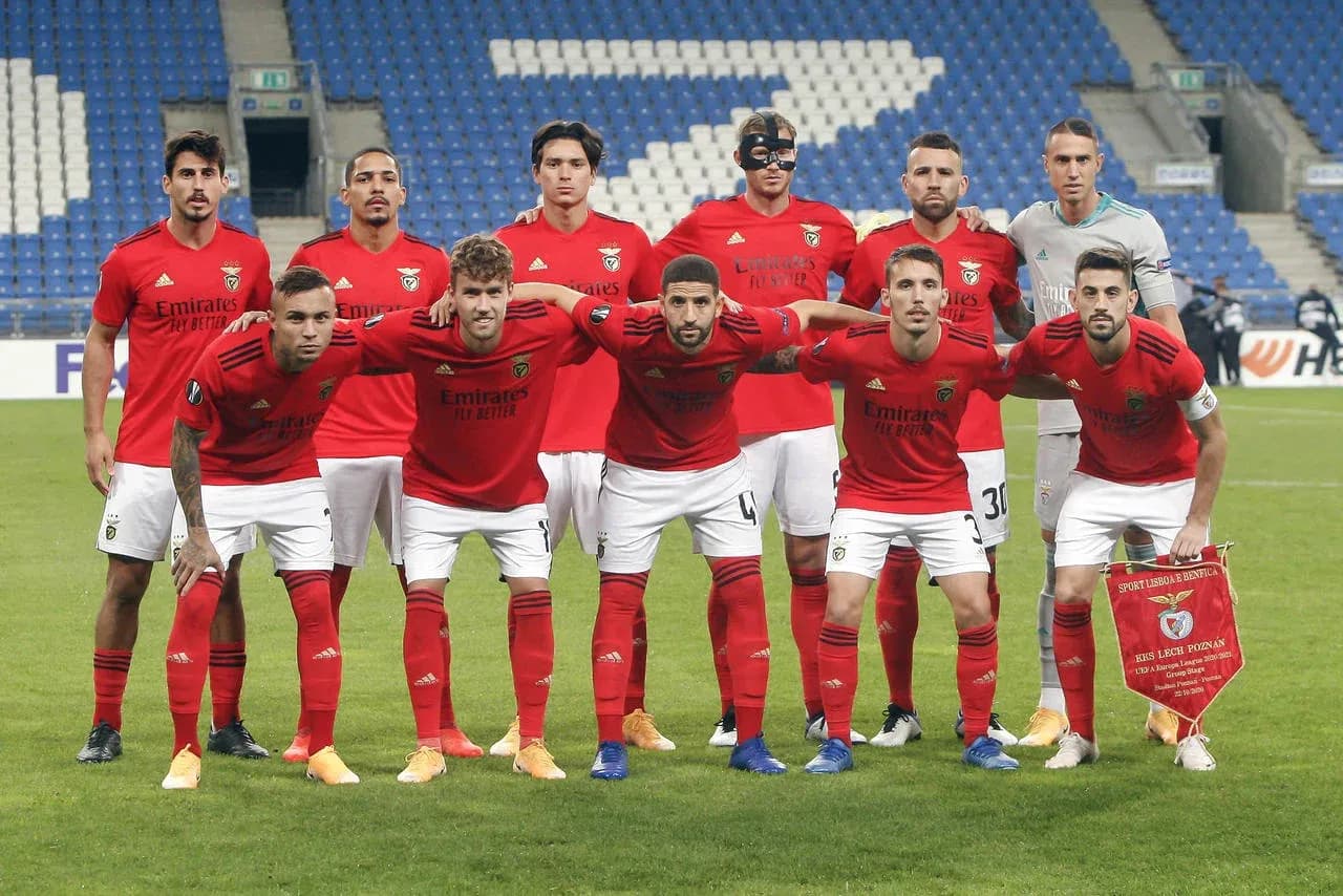 Equipo de Benfica posando antes del partido Equipo de Benfica posando antes del partido