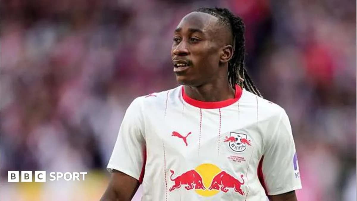 Jugador de RB Leipzig en el campo durante el partido Jugador de RB Leipzig en el campo durante el partido