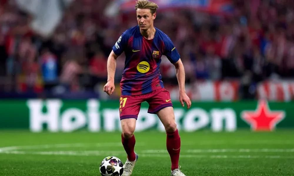 Jugador de Barcelona con balón en partido Jugador de Barcelona con balón en partido