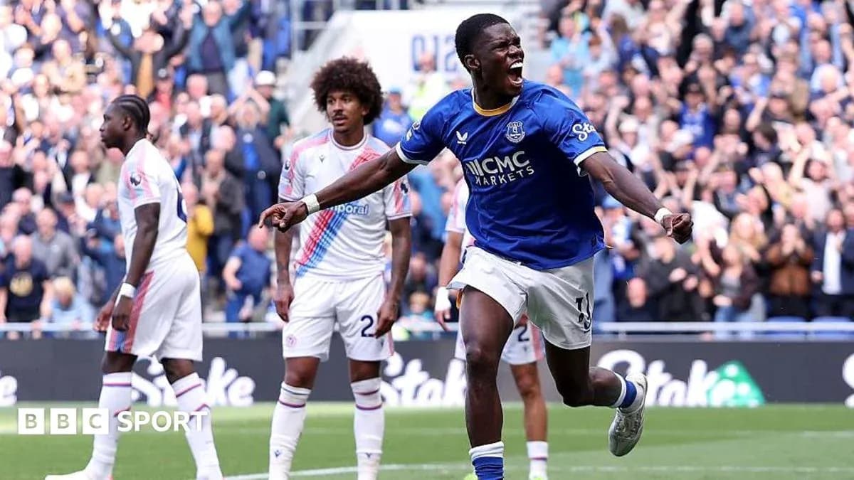 Jugador de Everton celebra un gol en el partido Jugador de Everton celebra un gol en el partido