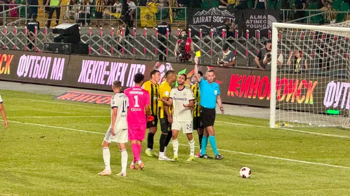 Jugadores de Kairat y Anderlecht en el partido Jugadores de Kairat y Anderlecht en el partido