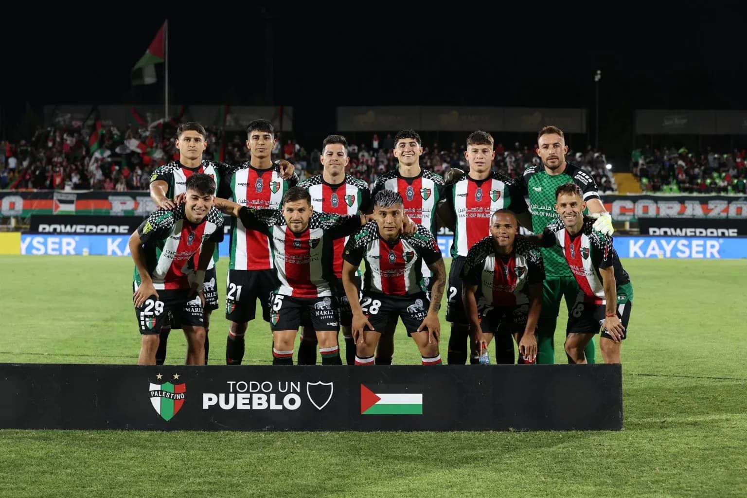 Equipo Palestino posando antes del partido Equipo Palestino posando antes del partido