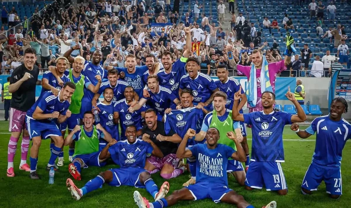 Equipo de Levski Sofia celebrando una victoria Equipo de Levski Sofia celebrando una victoria