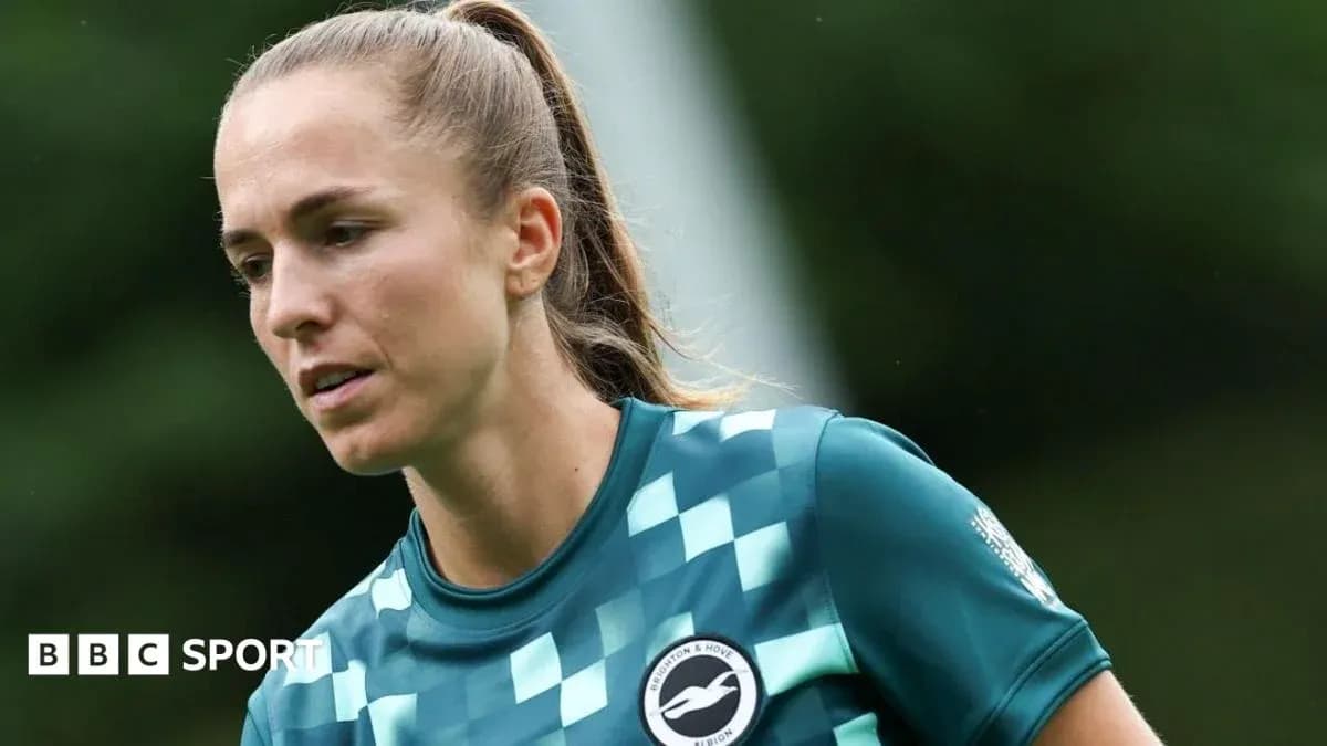 Portera entrenando con camiseta de Brighton & Hove Albion Portera entrenando con camiseta de Brighton & Hove Albion