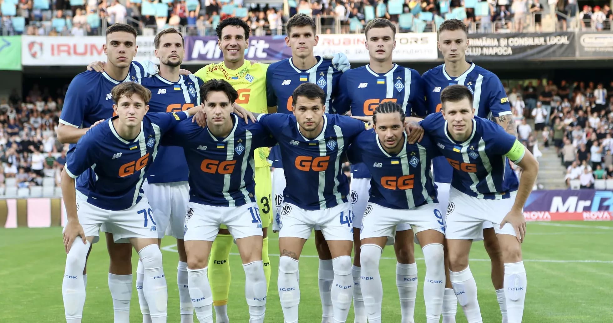 Equipo de Dynamo Kyiv posando para la foto Equipo de Dynamo Kyiv posando para la foto