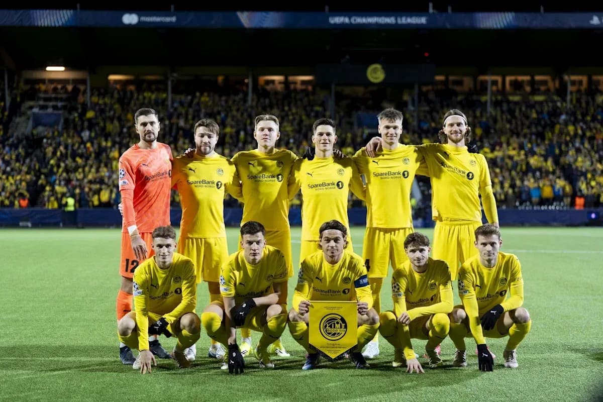 Equipo de Bodo/Glimt posando en el campo Equipo de Bodo/Glimt posando en el campo