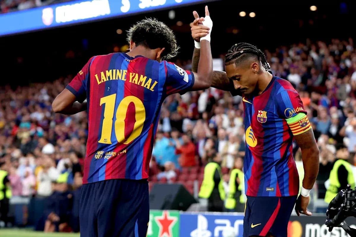 Lamine Yamal y compañero celebrando en el Camp Nou Lamine Yamal y compañero celebrando en el Camp Nou