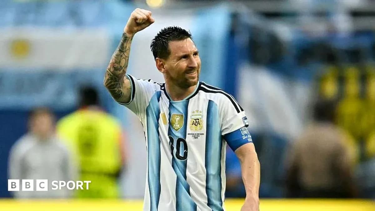 Jugador argentino levantando el puño en celebración Jugador argentino levantando el puño en celebración
