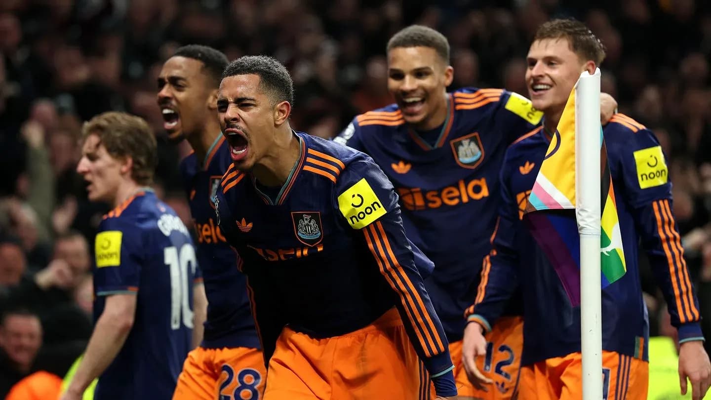 Jugadores de Newcastle celebrando un gol Jugadores de Newcastle celebrando un gol