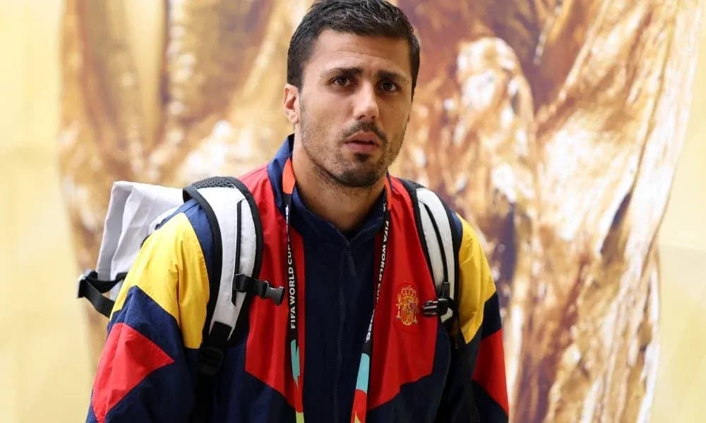 Jugador con chaqueta de la selección española en evento Jugador con chaqueta de la selección española en evento