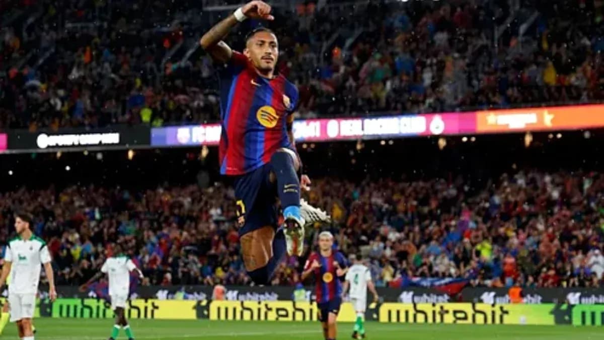 Jugador celebrando un gol en el estadio Camp Nou Jugador celebrando un gol en el estadio Camp Nou