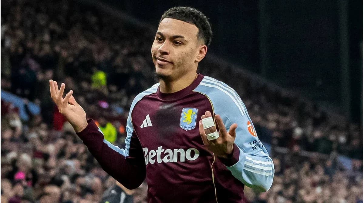 Jugador de Aston Villa mostrando gesto de confusión Jugador de Aston Villa mostrando gesto de confusión